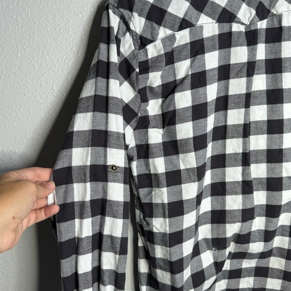 Large black & white plaid shirt, button down - Picture 5 of 7